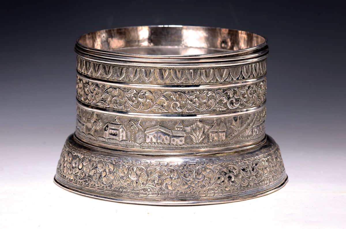 Null Boîte à couvercle ou socle, Asie du Proche-Orient, début du 20e s., métal a&hellip;