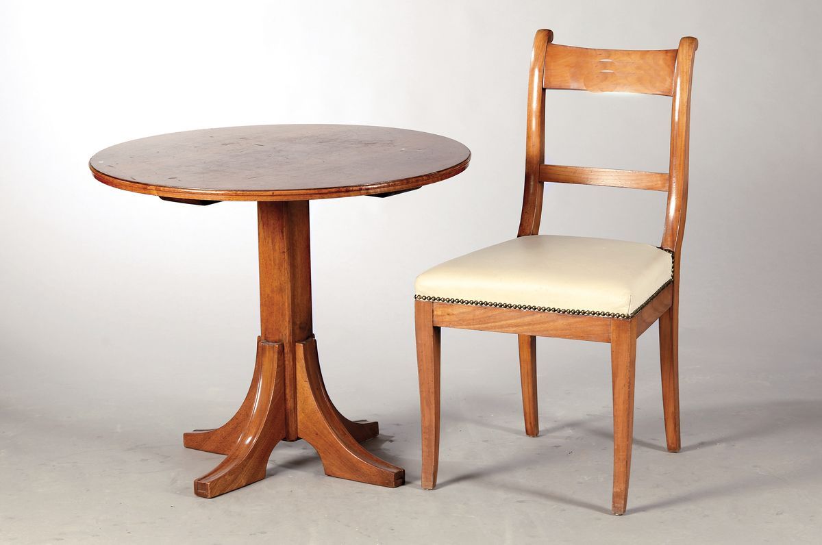 Null Table et quatre chaises, 2e moitié du 19e siècle, chaises en cerisier massi&hellip;