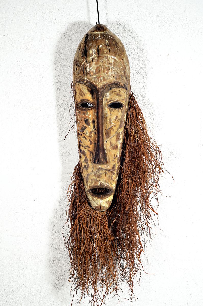 Null Máscara facial con corona de rafia, Fang, Gabón, madera tallada, montura de&hellip;