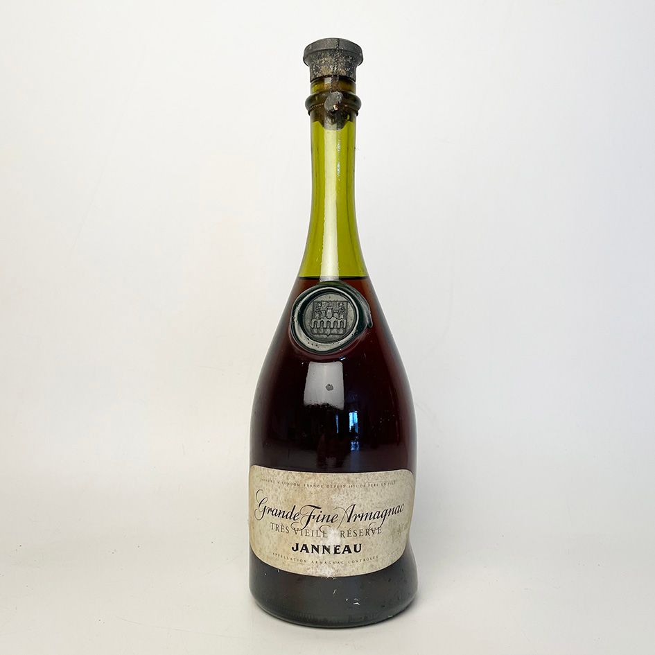 Null 1瓶Grande Fine Armagnac 'Tres Vieilles Reserve', Janneau - 标签轻微损坏，有污渍 - 起拍价：&hellip;