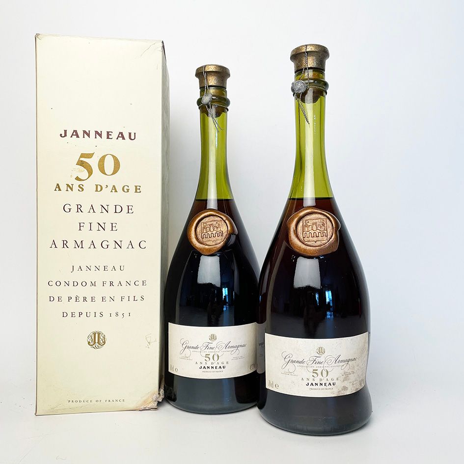 Null 2 Flaschen Grande Fine Armagnac '50 Ans', Janneau - 2x fleckiges Etikett, 1&hellip;