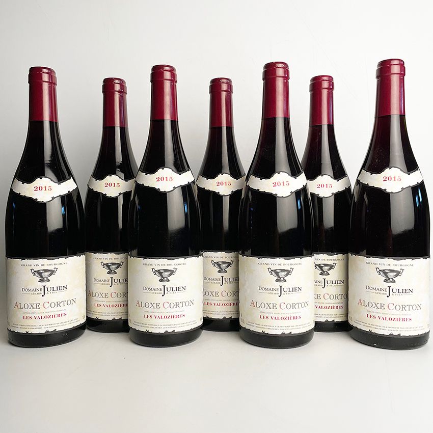 Null 7瓶2015 Aloxe-Corton 'Les Valozières', Domaine Julien - 7x轻微染色的标签，4x起皱的标签+增值&hellip;