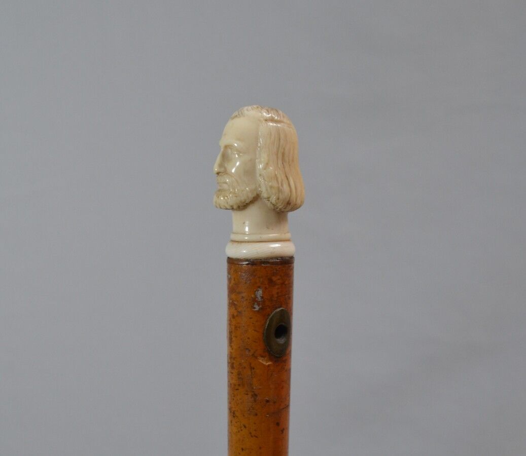 Null Bastón de madera, el pomo de marfil tallado mostrando la cabeza de un hombr&hellip;