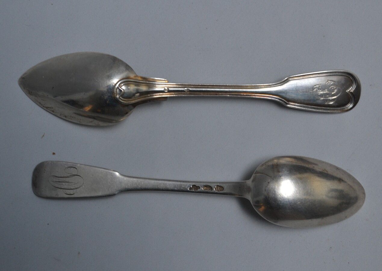 Null Two silver SPoons, different models, engraved

18th century and Minerve

We&hellip;