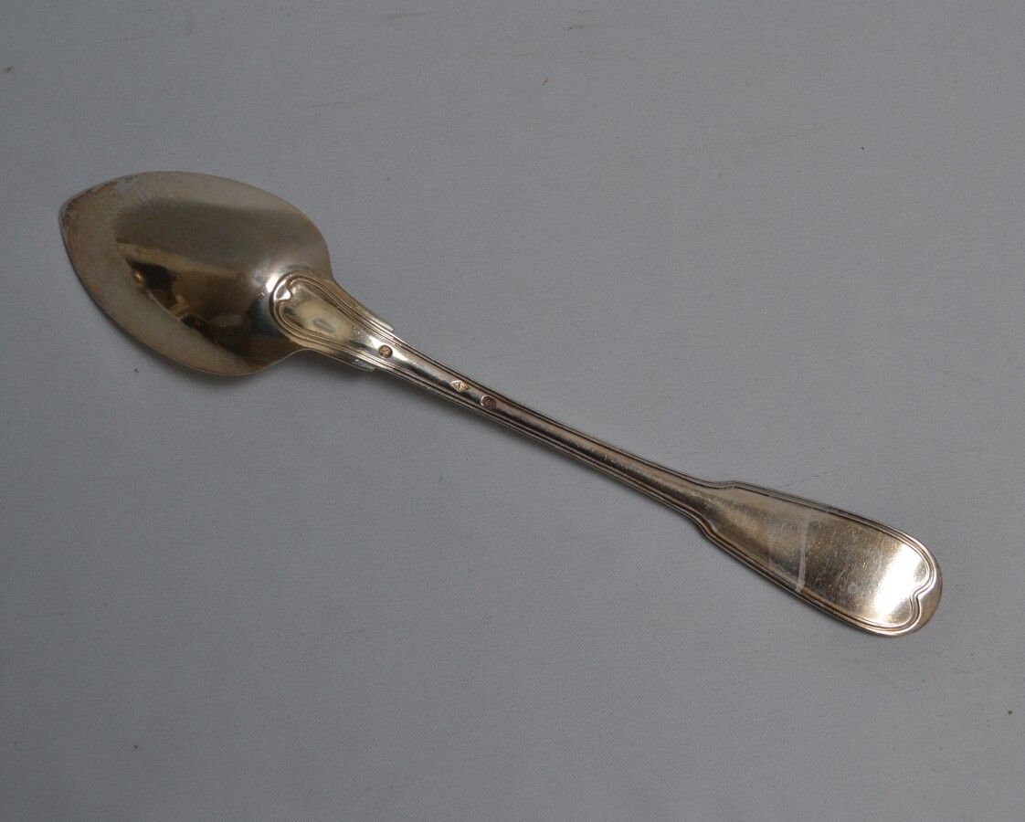 Null 银质拉古特勺，锉刀模型

巴黎，1819-1838年

金匠：Basile CHENAILLER，注册于1807年

长：27厘米 重量：114克