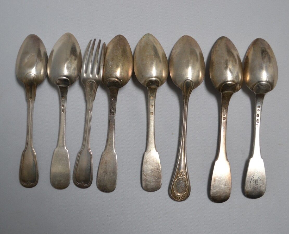 Null Seven silver SPoons and a FORK, different models

Minerva cock

Weight: 560&hellip;