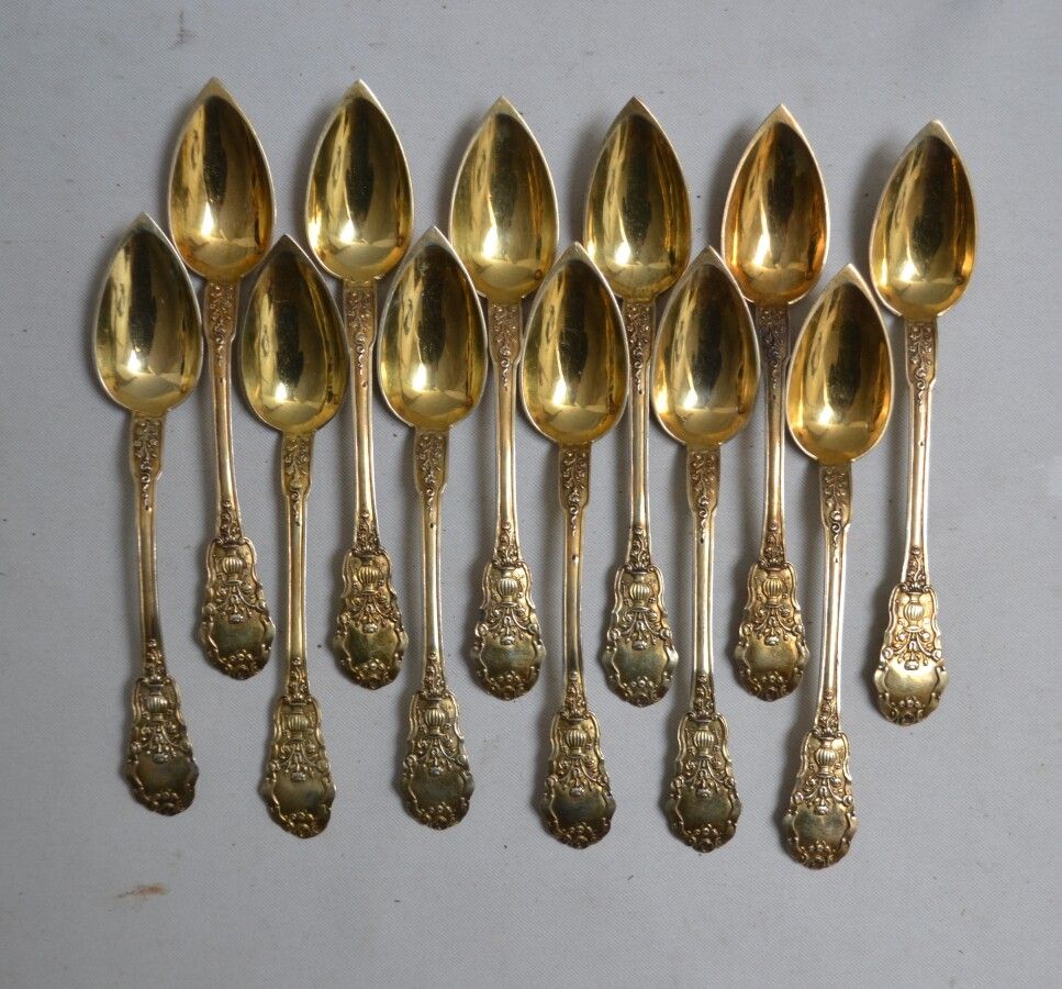 Null Set of twelve silver gilt TEA SPoons (800/1000th)

Minerva

Weight: 196 gr