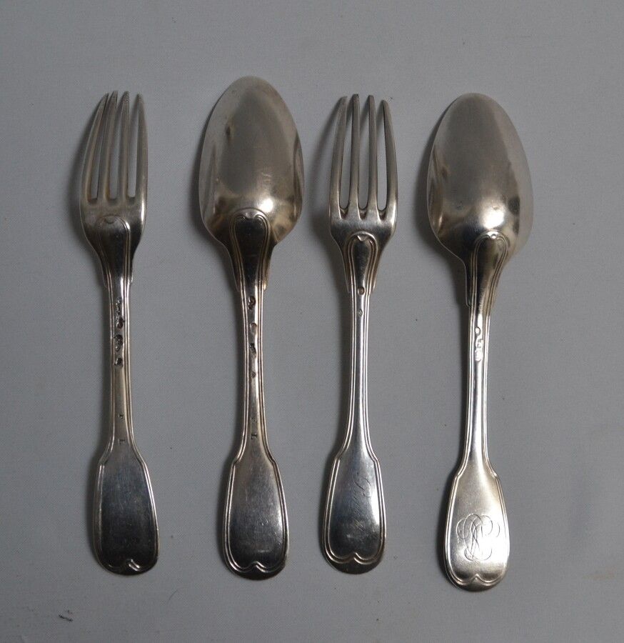 Null 两把银叉子和两把银勺子，锉刀模型，刻字

18世纪，Coq和Minerve

重量：354克