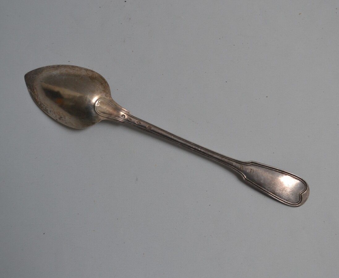 Null 银质RAGOUT SPOON，锉刀模型，刻字

巴黎，1819-1838。戈德史密斯：DUTRIVIS

长：30.5厘米 重量：142克