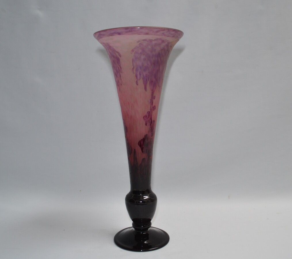 Null LE VERRE FRANCAIS

Dahlias

Vase cornet en verre gravé à l'acide à décor vi&hellip;