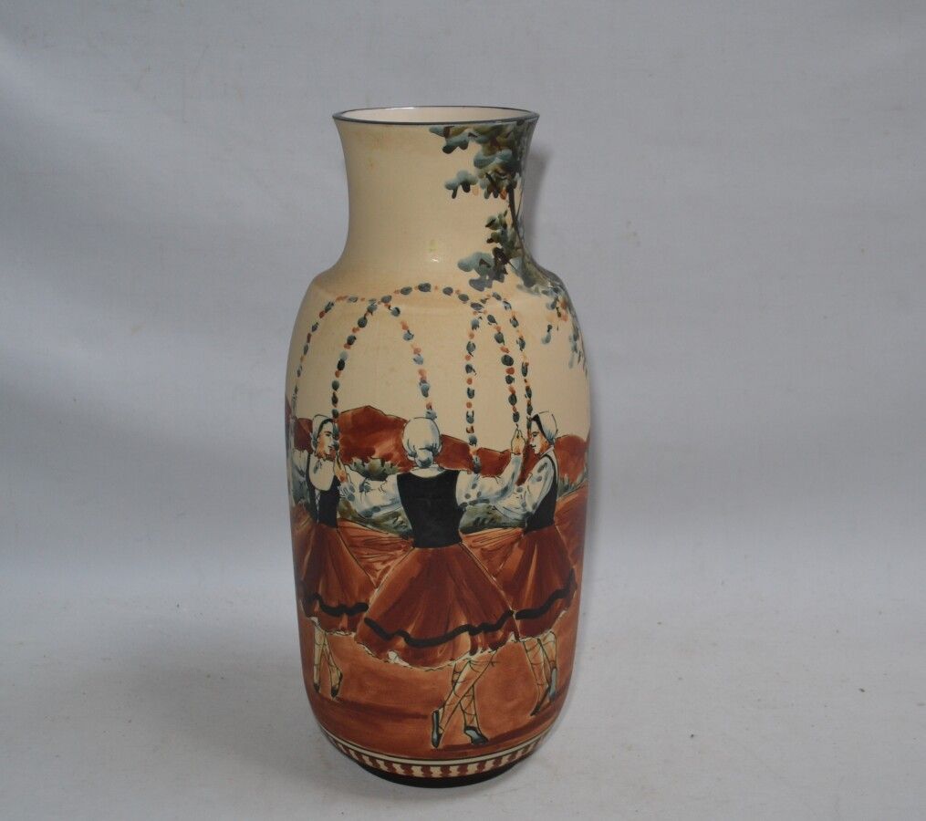 Null CIBOURE - période Rodolphe FISCHER

Vase en grès à décor de trois basques d&hellip;