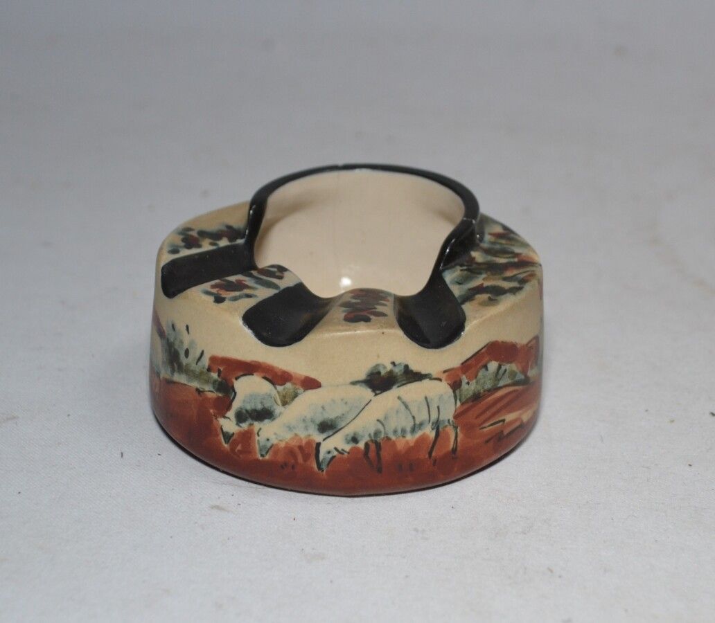 Null CIBOURE - Rodolphe FISCHER period

Stoneware ashtray with rotating sheep de&hellip;