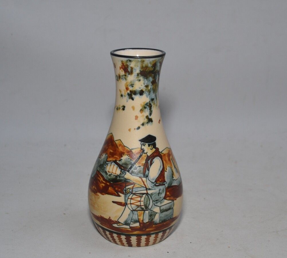 Null CIBOURE - période Rodolphe FISCHER

Vase en grès à décor tournant d'un basq&hellip;