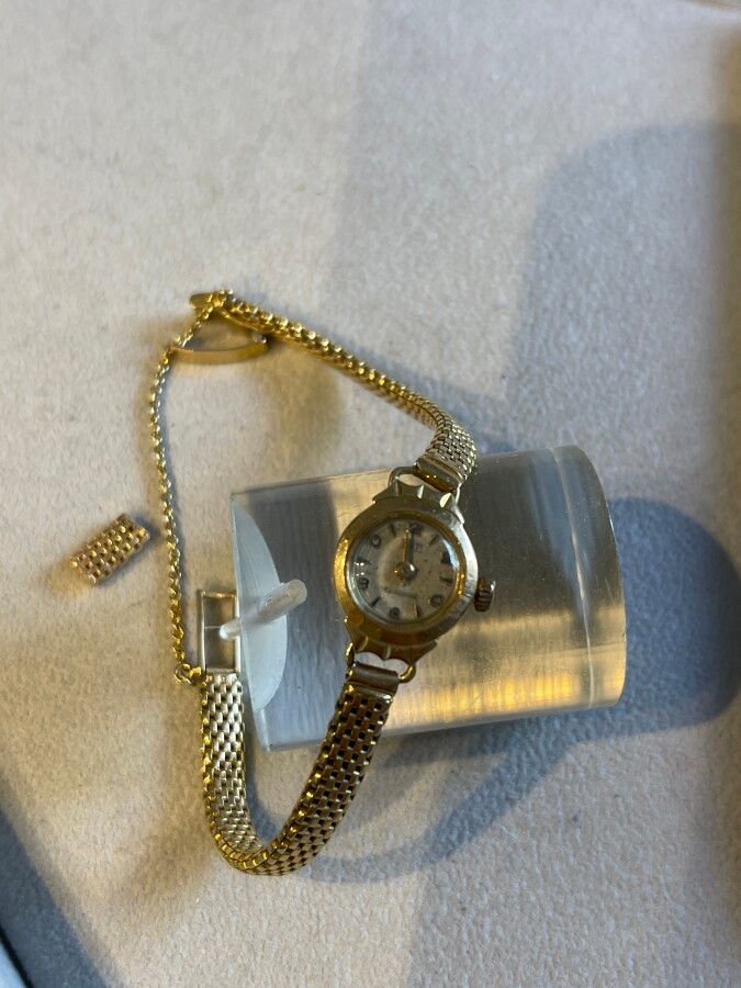 Null MONTRE bracelet de dame en or jaune avec un maillon supplémentaire poids br&hellip;