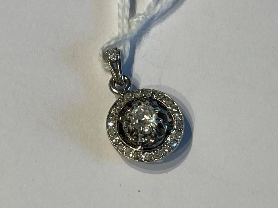 Null Round white gold or platinum PENDANT with an old cut diamond in the centre &hellip;