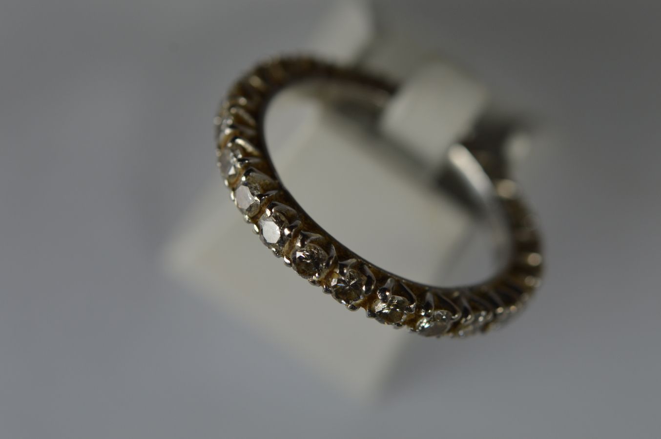 Null WHITE GOLD ALLIANCE besetzt mit kleinen runden Diamanten, Gewicht 2,6 g TDD&hellip;