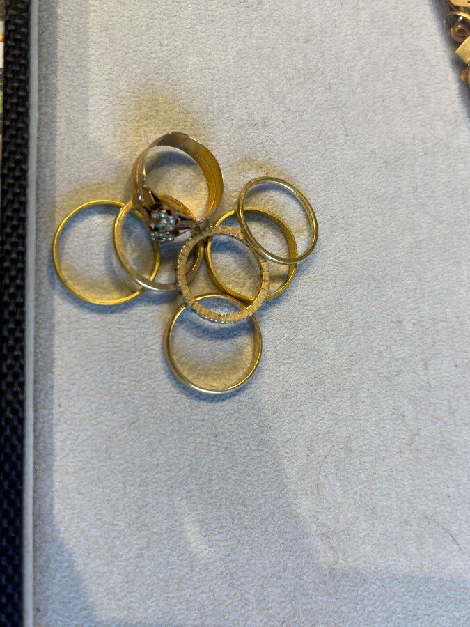 Null 6 anelli d'oro e un anello d'oro antico, peso 14,5 g