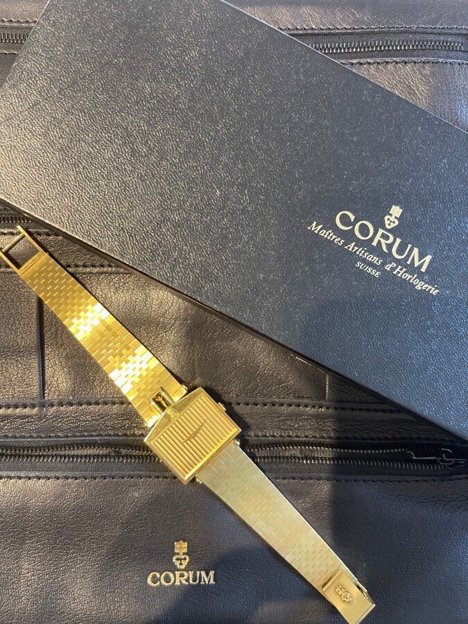 Null CORUM SWISS 

RELOJ DE HOMBRE en oro amarillo mecánico con una caja hecha d&hellip;