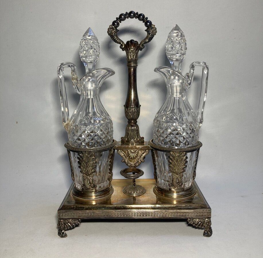 Null A silver VINEYARD OIL BOILER standing on four claw feet, decorated with pal&hellip;