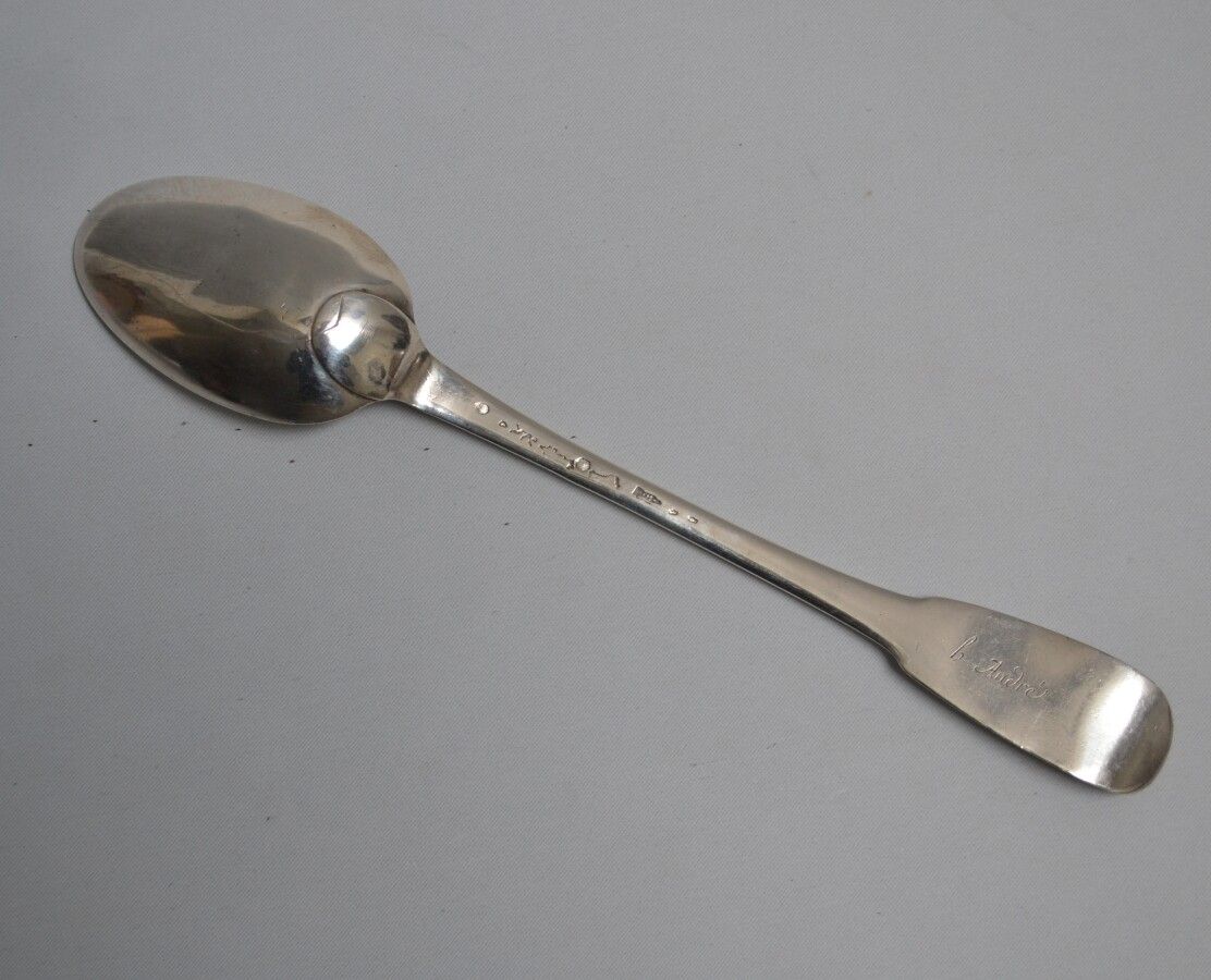 Null Spoon RAGOUT in argento, modello singolo piatto, inciso

XVIII secolo

L.: &hellip;