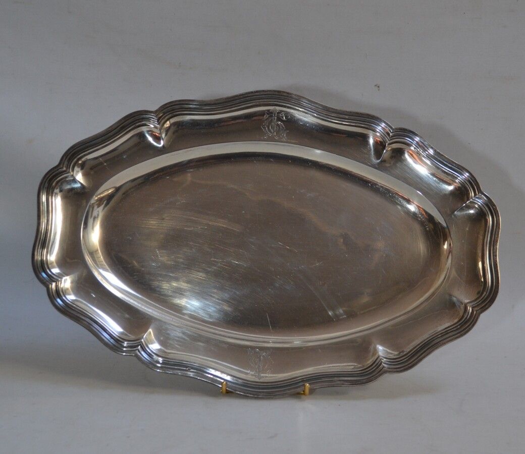 Null Ovale Silberplatte, Filets Konturen Modell, graviert

Minerva. Goldschmied:&hellip;