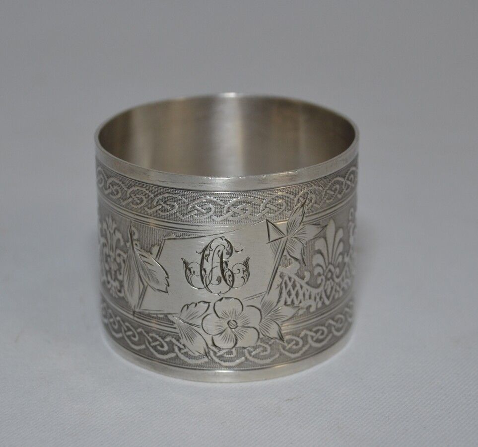 Null Silver napkin ring, engraved

Minerva

H.: 4.1 cm Weight: 48 gr