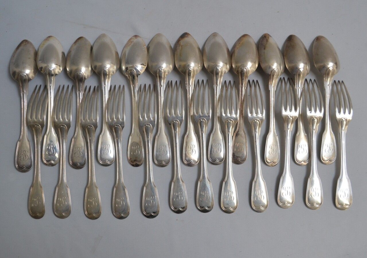 Null Set of twelve silver COUVERTS, filets pattern, engraved

Minerva

Weight: 1&hellip;