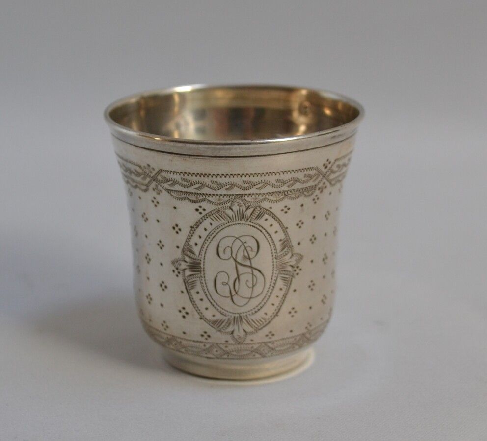 Null 银质TIMBALE，装饰有数字的奖章，背景为羊脂玉。

密涅瓦。金匠：凯撒-唐纳利耶 (1845-1882)

高：6.2厘米 重量：36克