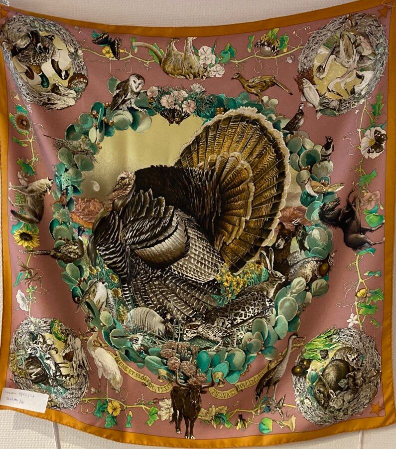 Null HERMES巴黎

"德克萨斯的动物和植物"，奥利弗-克米特著，1987年第1版

印花丝绸的方形。

90 x 90厘米