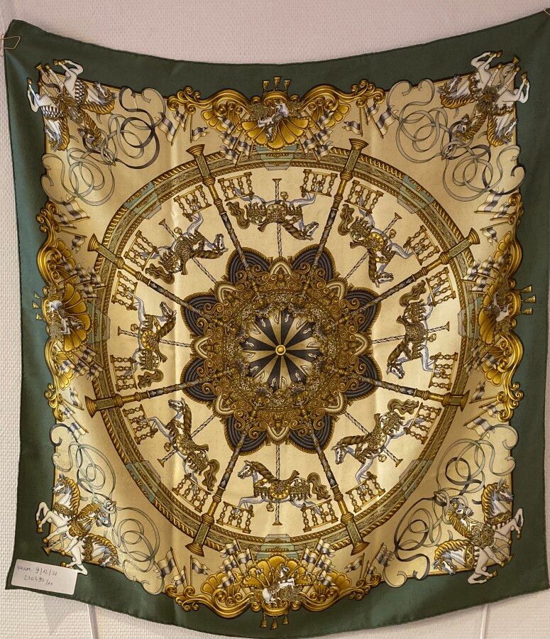 Null HERMES巴黎

"约阿希姆-梅兹的《月亮公园》，1993年第1版

方形的大马士革丝绸印刷品。

90 x 90厘米