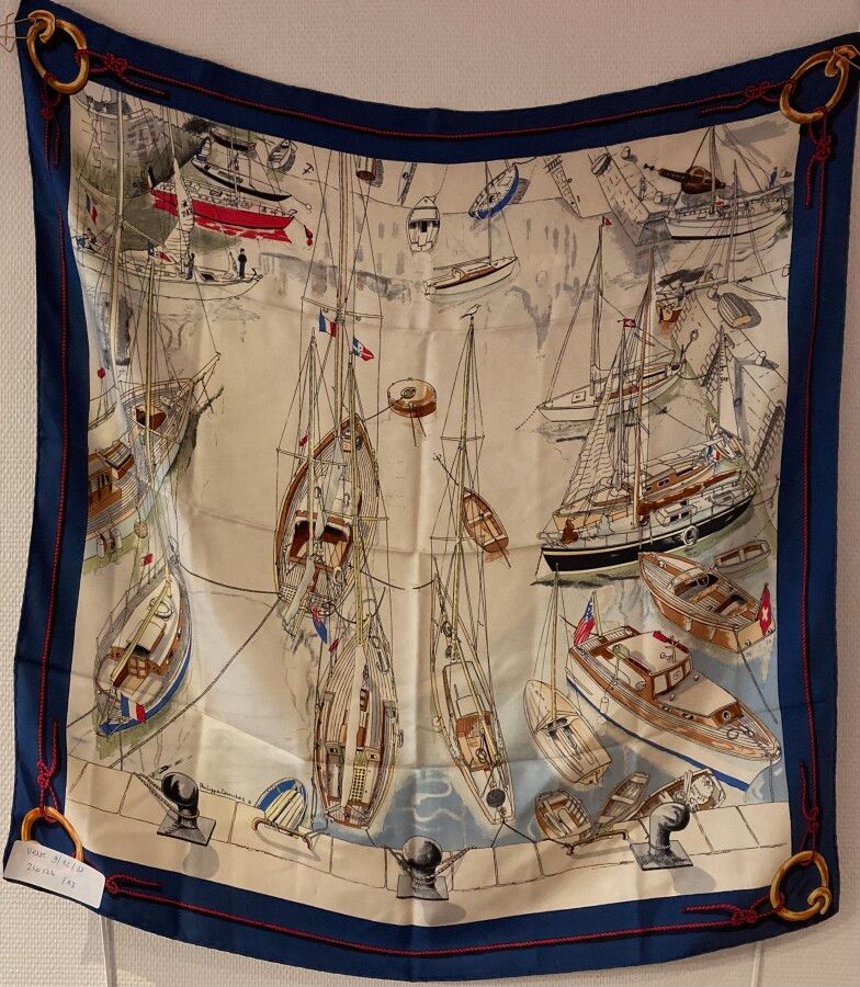 Null HERMES巴黎

海军画家Philippe Dauchez的 "帆船 "作品

印花丝绸的方形。

90 x 90厘米