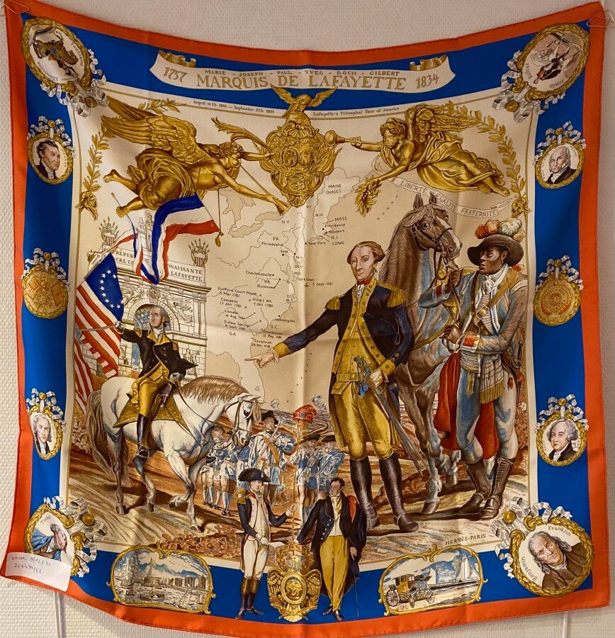 Null HERMES巴黎

"拉法耶特侯爵"，奥利弗-凯米特著，2007年第1版

印花丝绸的方形。

90 x 90厘米