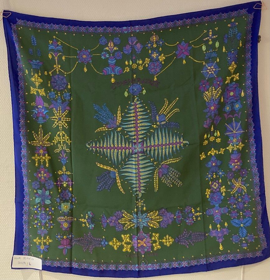 Null HERMES巴黎

"Scheherazade"，Henri d'Origny著，1966年第一版

印花丝绸的方形。

90 x 90厘米