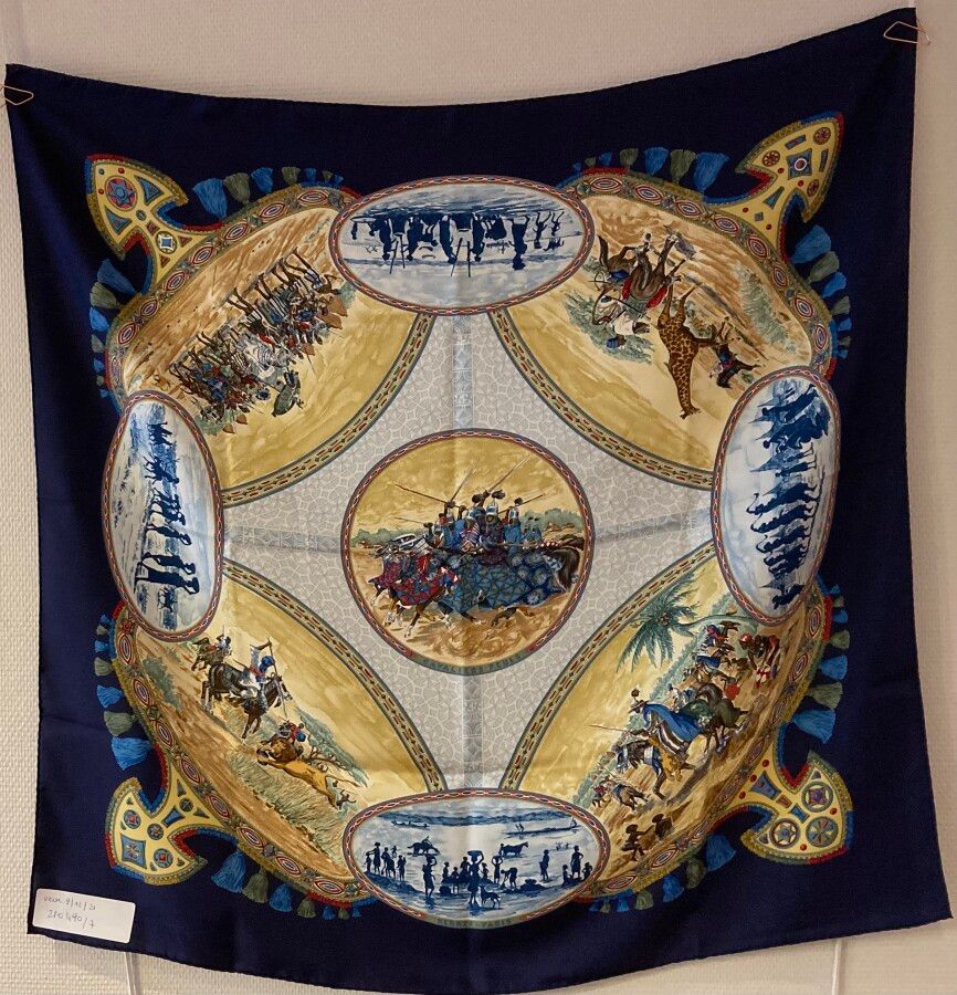Null HERMES巴黎

"富拉尼骑士"，Jean de Fougerolles著，1993年第一版

印花丝绸的方形。

90 x 90厘米