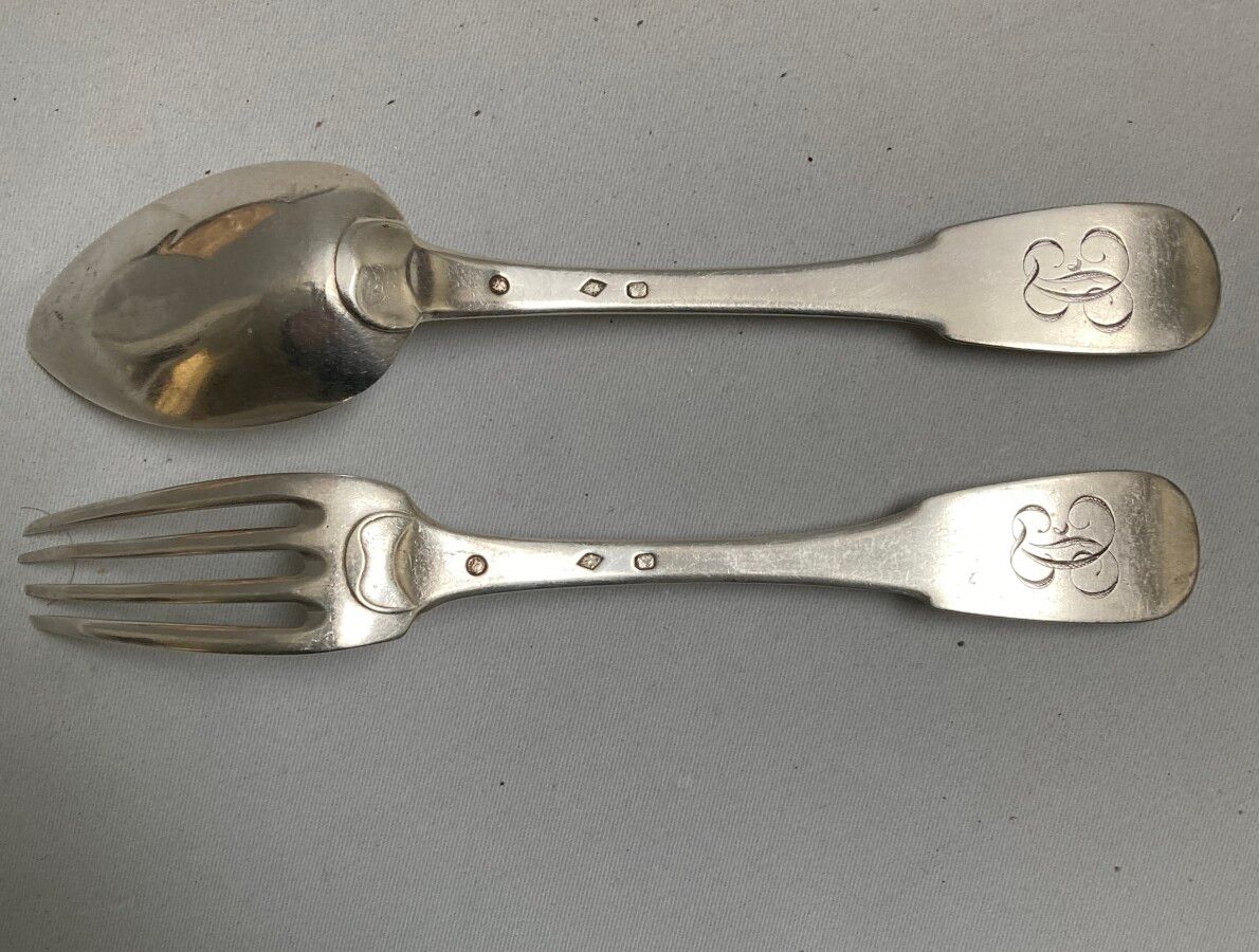 Null Silver cutlery, single-flat model, chifrré

Paris, 1819-1838. Goldsmith: GF&hellip;