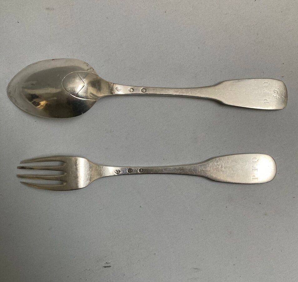 Null 银质餐具，单平面图案，刻字

省，1819-1838年

重量：108克（穿在袖子上）。
