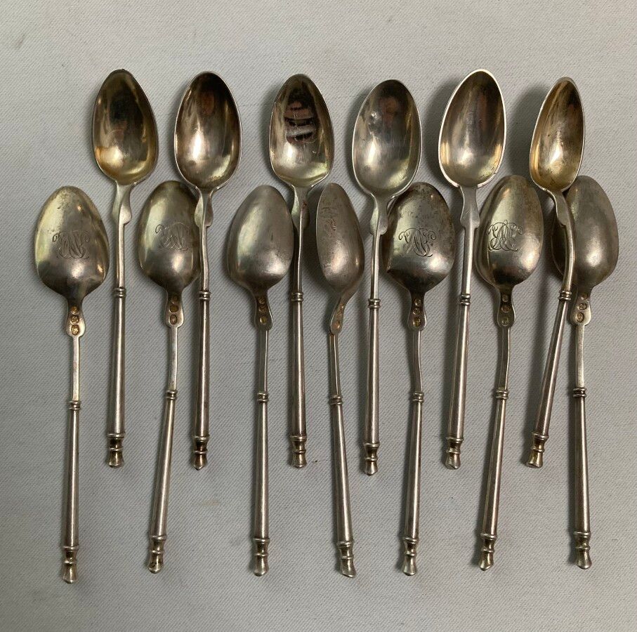 Null Thirteen silver MOKA SPoons, some of them engraved

Denmark

L.: 11.5 cm We&hellip;