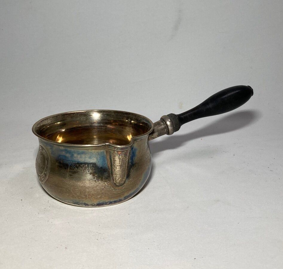 Null CASSEROLE in plain silver with a medallion decoration, the handle in blacke&hellip;
