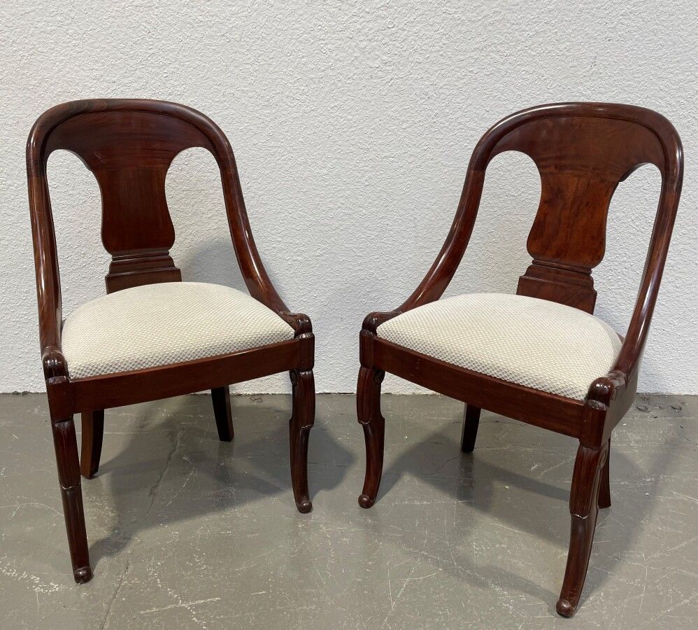 Null Pair of mahogany CHAIRS with frame

19th century