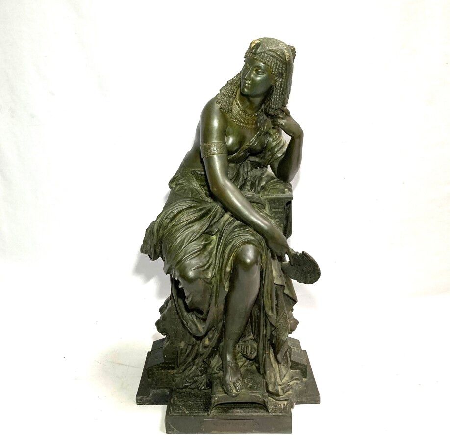 Null 马图林-莫罗(Mathurin MOREAU) (1822-1912)

塞米拉米斯或巴比伦女王

青铜器，在阳台上签名

高：73厘米（青铜色的轻微&hellip;
