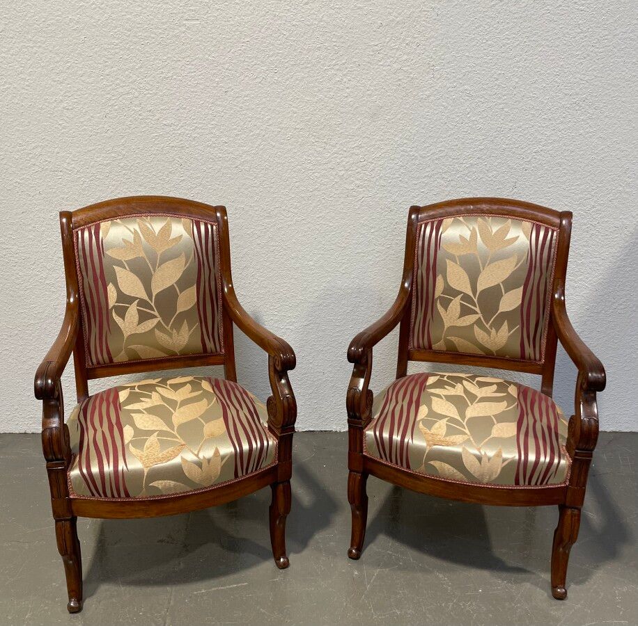 Null Pair of mahogany cross-legged armchairs

Restoration period