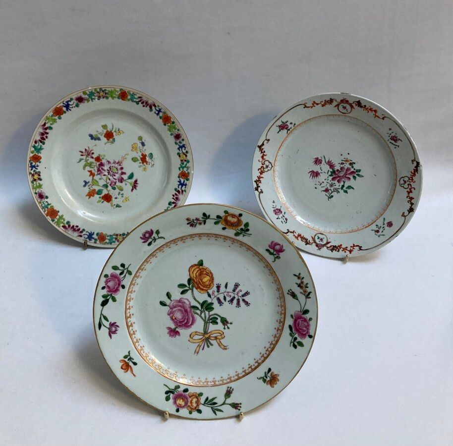 Null CHINA Compagnie des Indes

Tres platos redondos de porcelana con decoración&hellip;