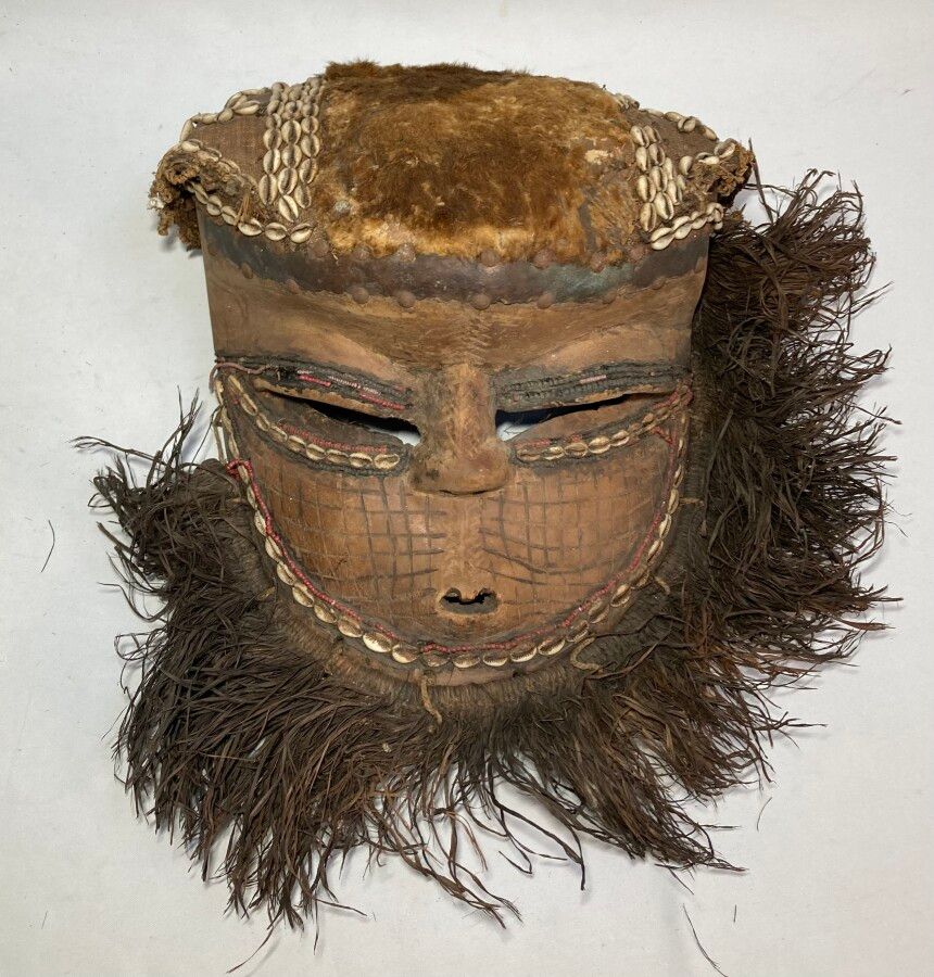 Null [Afrikanische Kunst] TANZANIA

Samburu-Maske aus Holz 

40 x 35 cm