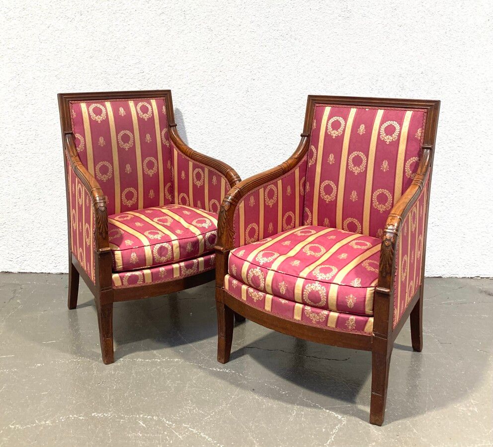 Null Pair of shepherds' chairs in carved and molded natural wood

19th century