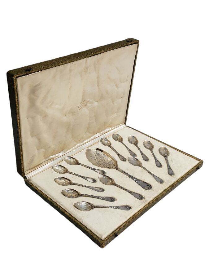 Null Silver ice service with Art Nouveau decoration, including twelve ice spoons&hellip;