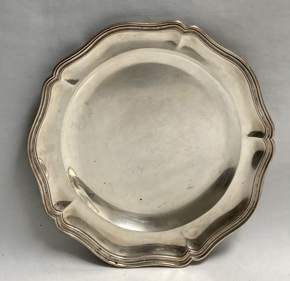 Null Round silver platter, fillet molding model

Minerva

D.: 33 cm Weight: 880 &hellip;