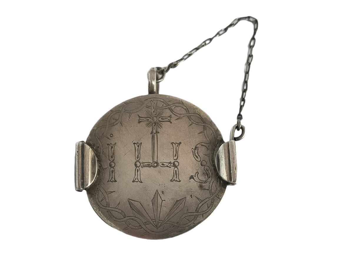Null CUSTODE rotondo in argento con decorazione incisa della corona di spine e d&hellip;