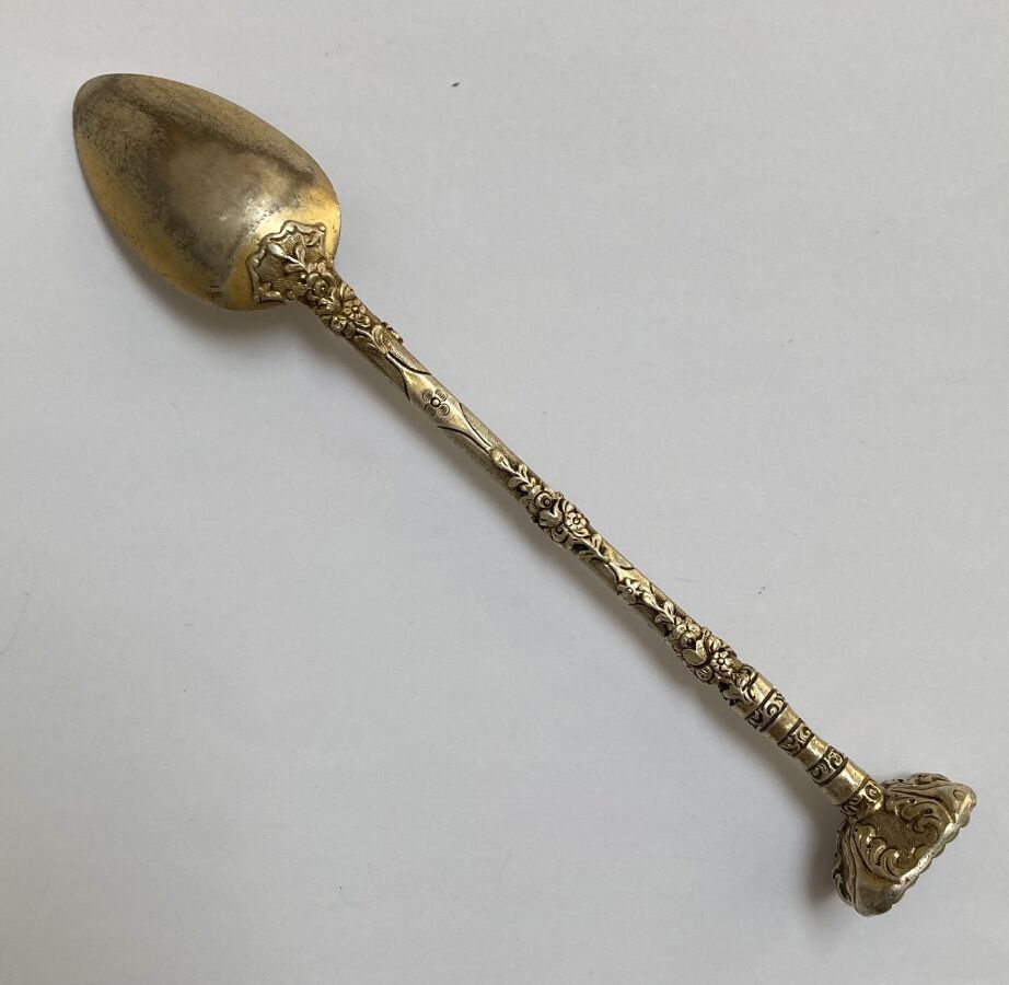 Null 鎏金的西罗盘或糖匙，茎部有环状和叶状装饰

密涅瓦

长：17.5厘米 重量：48克（鎏金有磨损）