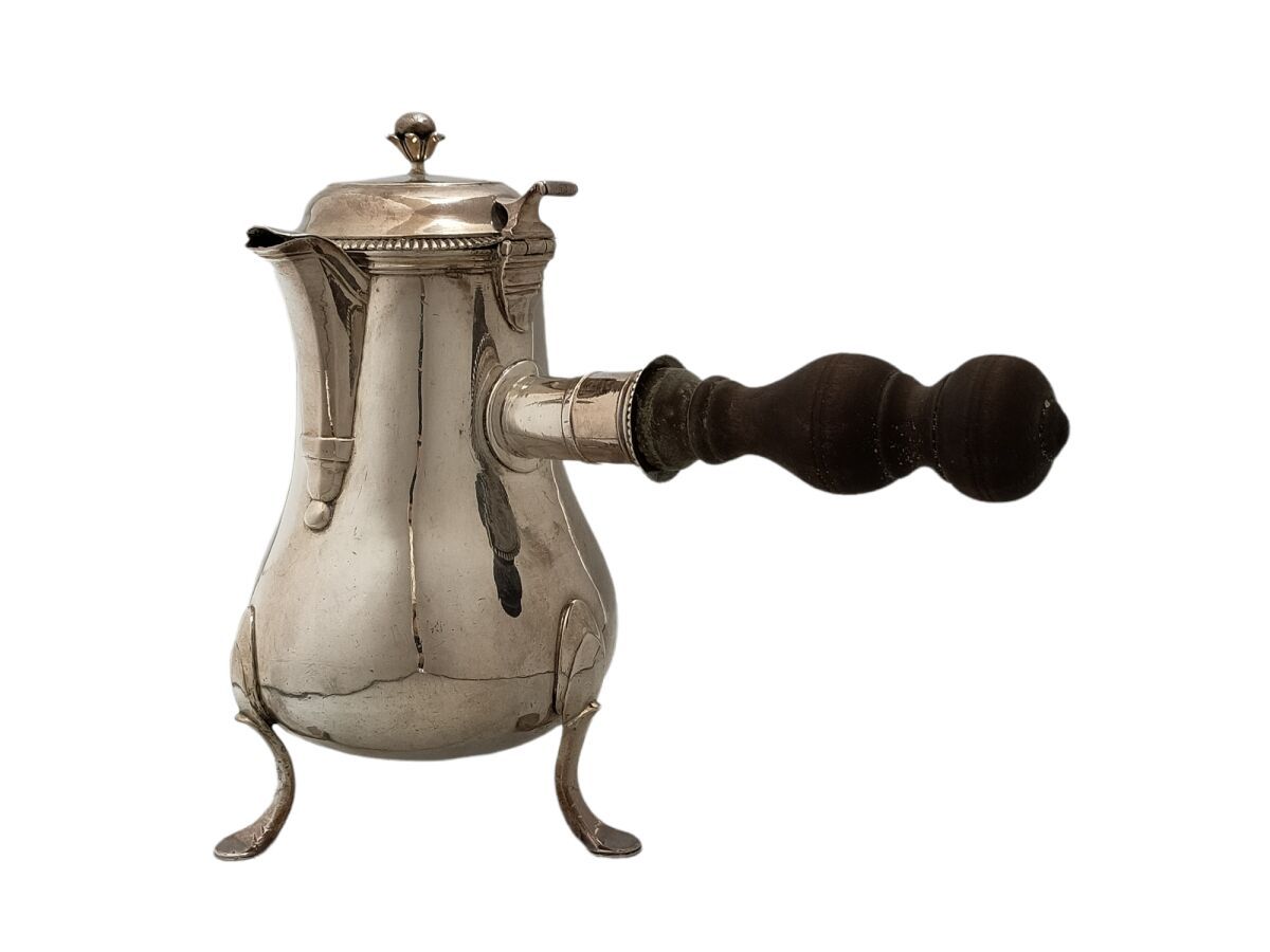 Null A plain silver VERSEUSE, resting on three feet, the spout with sides, the e&hellip;