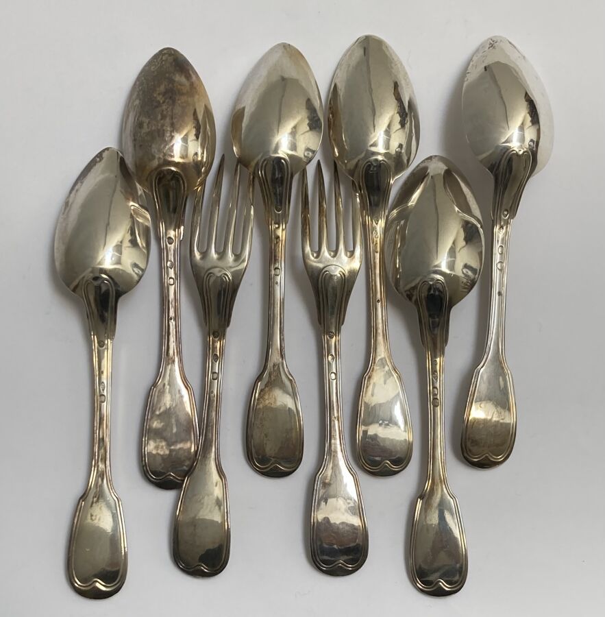 Null Deux FOURCHETTES et six CUILLERES en argent, modèle filets

Paris, 1798-183&hellip;